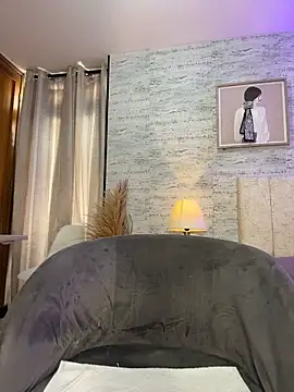 Watch HoneyMollyX live on EroticFlix - High definition streams