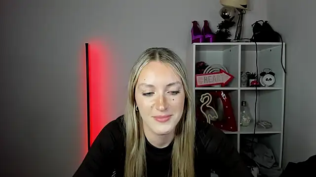EvelynBlond webcam
