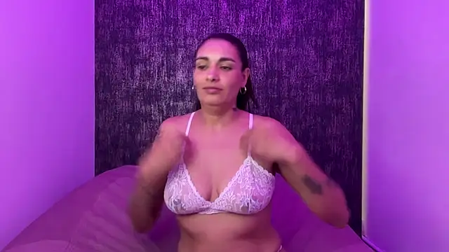Skarlett_Kiss webcam