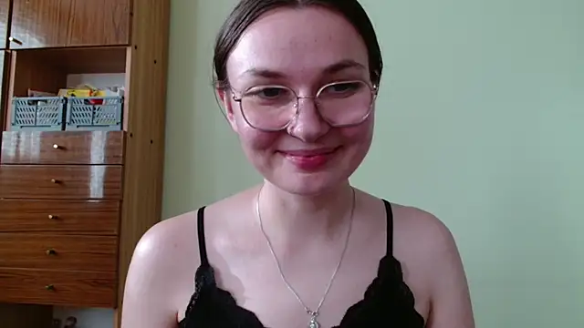 Watch LooveELLYx live on EroticFlix - High definition streams