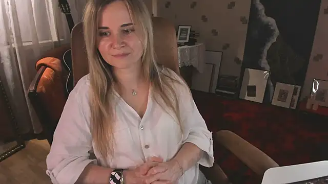 Watch MiaSparkes live on EroticFlix - High definition streams