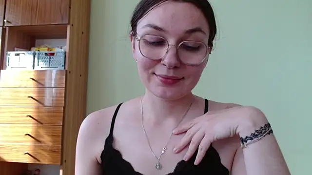 Watch LooveELLYx live on EroticFlix - High definition streams