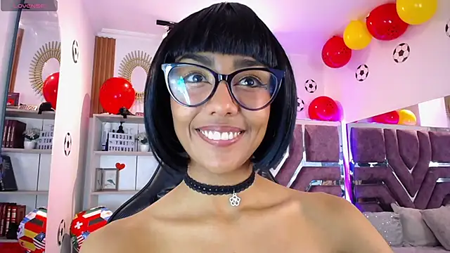 Watch Violett_Gardenn live on EroticFlix - High definition streams