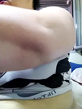 Watch milkbreastsexy live on EroticFlix - High definition streams