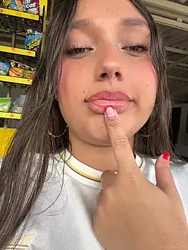 naughty-samanta- (F teen) - Sacar tetas y chupar en público