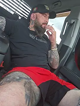 beardedtattood (Ask my age) - Rip my pants off me 😈😈