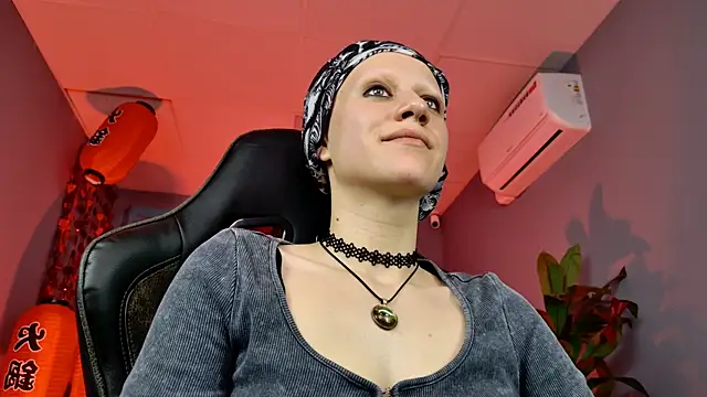 lidadarknet (F teen) - tease neck and bite lips