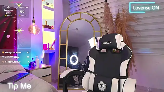 NahomiRoss webcam