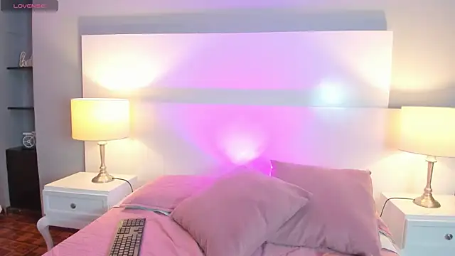 Luna_roose1 webcam