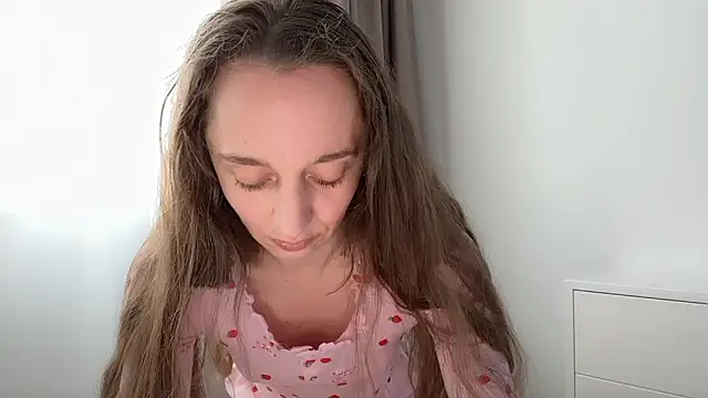 ShySchoolGirl webcam