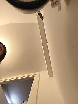 MissNyraSecret webcam