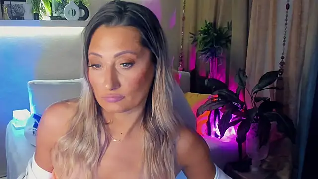 SarahAlluring webcam