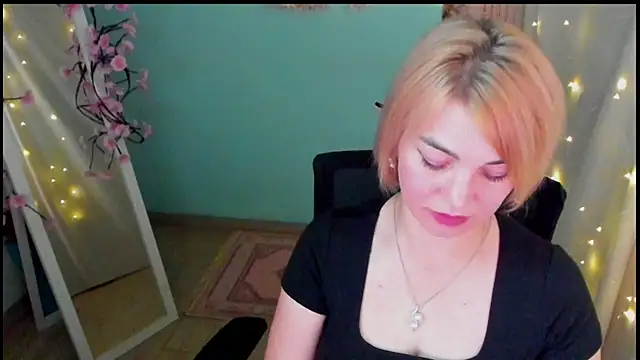 CuttieEmma webcam