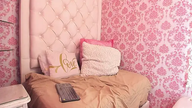 Watch Escarleth_Fox live on EroticFlix - High definition streams