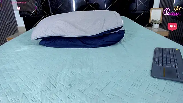 Charlize-23 webcam