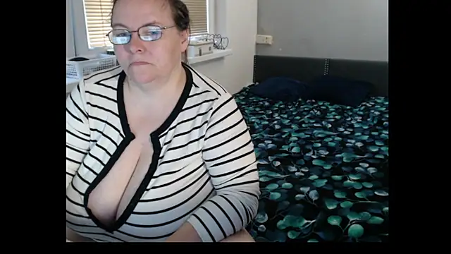 Sweetboobs live cam on StripChat