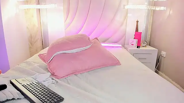 Mariluu_ live cam on StripChat