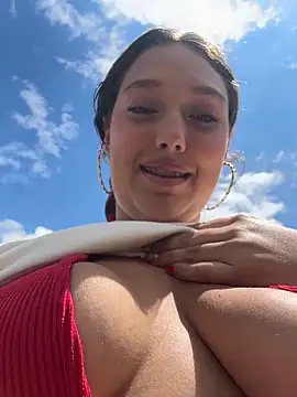 naughty-samanta- (F teen) - Sacar tetas y chupar en público