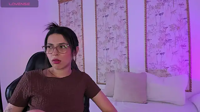 desireee_ live cam on StripChat