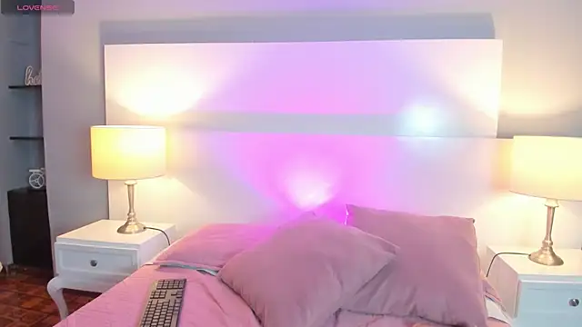 Luna_roose1 webcam