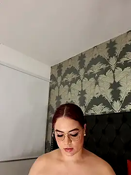 Aurora_Luxx live cam on StripChat