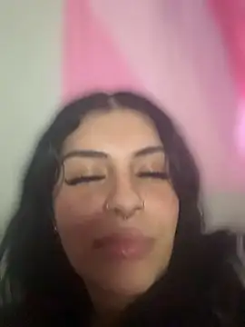 ThickerThanYoBitch webcam