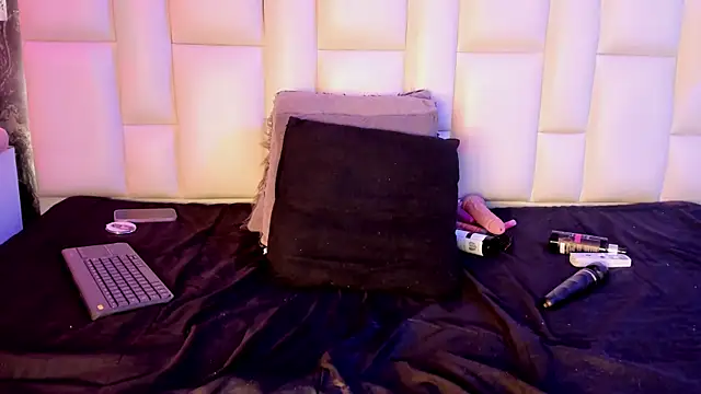 AntonellaQueenn webcam