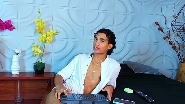 AlanCutee webcam