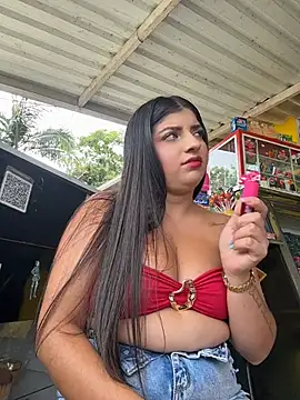 Isaa-Sweet webcam