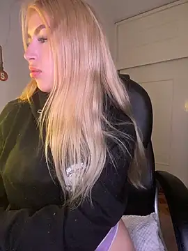 Watch PrettyAshley_ live on EroticFlix - High definition streams