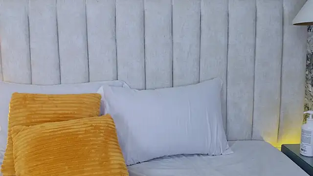 AnitaMore_ webcam