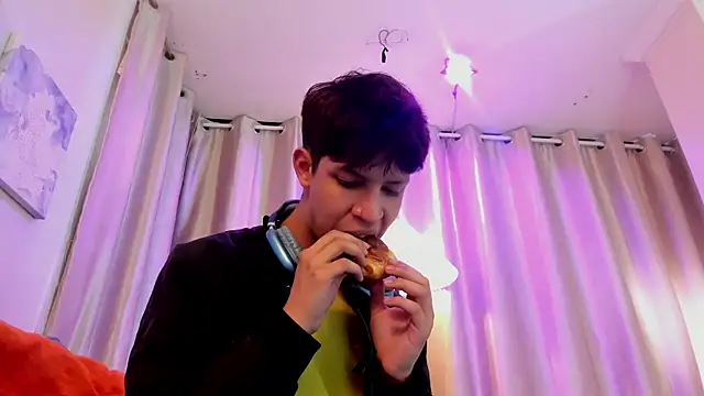 Ethan_qop webcam