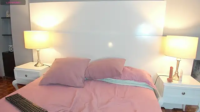 Luna_roose1 webcam