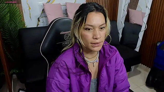 alonddra_tay webcam