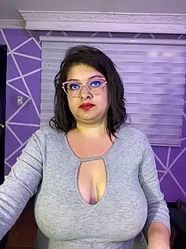 MiiaaJoness webcam