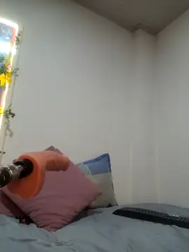 Scarlet_curly8a webcam
