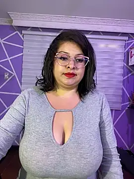 MiiaaJoness webcam