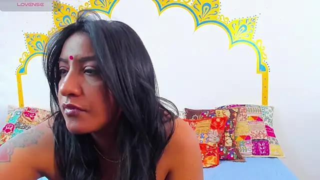 LadyNahir webcam