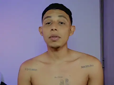 nilo2021 live cam on StripChat
