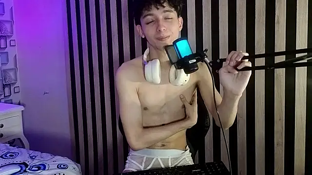 Twink_Sebas7 webcam