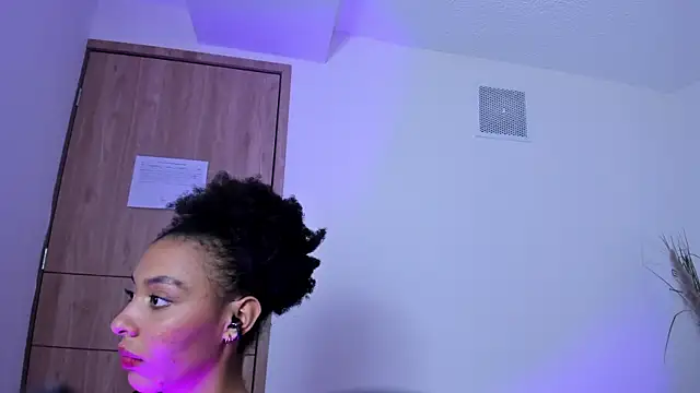 Kiara_Kamau_XXX webcam