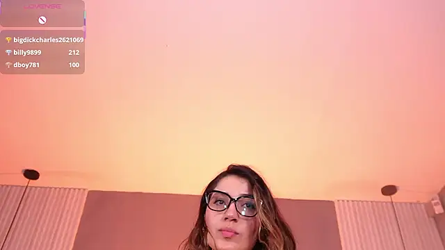 valerynova (Ask my age) - teasing oiled tits