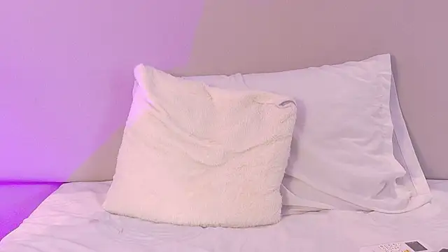 NaomiKlarc webcam