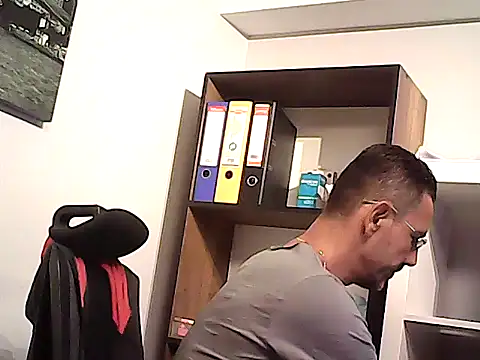 mastercharisma35 (Ask my age) - like tips pls. ı stand up for you.. okey