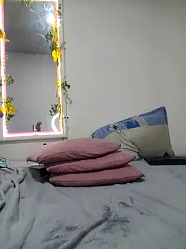 Scarlet_curly8a webcam