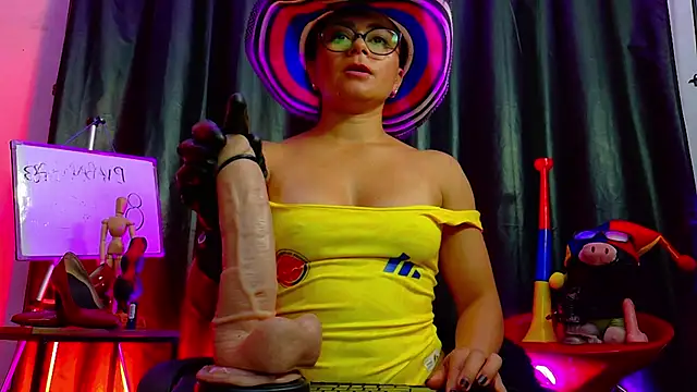 mistressslut1 (F milf) - on my knees drinking my stream