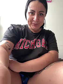 Watch Abril_Luv live on EroticFlix - High definition streams