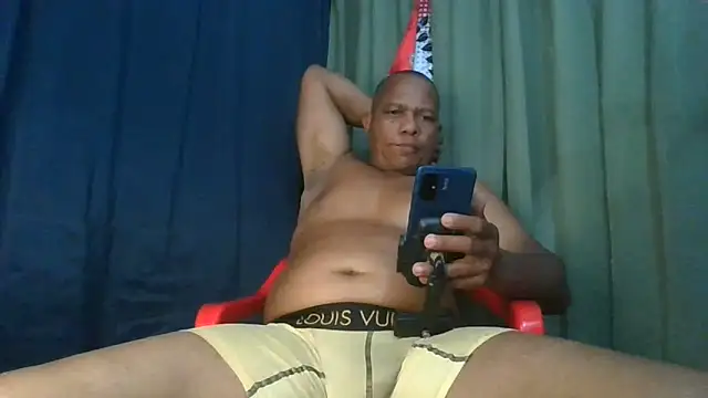 bigblackcock75 webcam