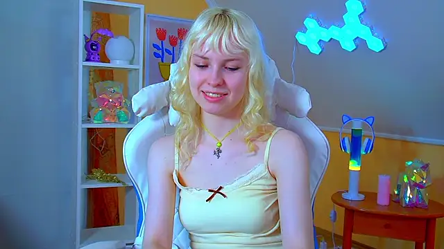 Watch HannahHollis live on EroticFlix - High definition streams