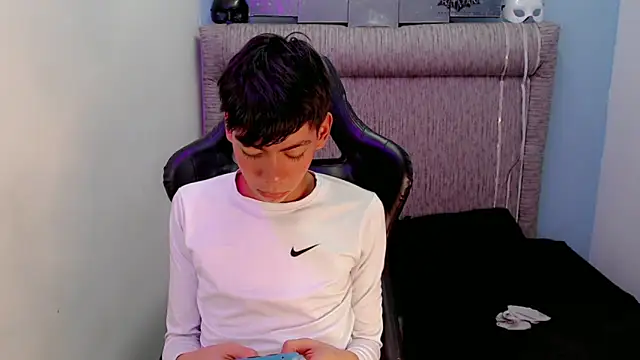 liarr_ - Liarr_'s free webcam - UK Sex Cams